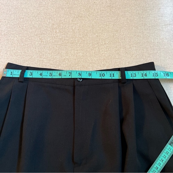 Tofy High Waisted Pleated Dress Shorts Pockets Size 14 Black USA. - Picture 6 of 8
